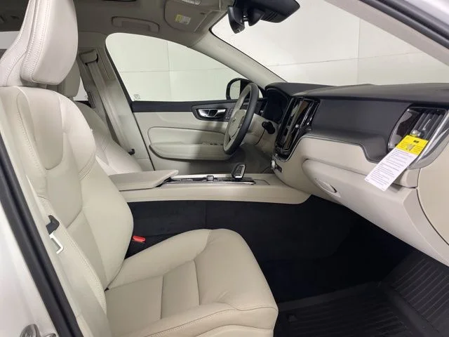 Used 2025 White Volvo T8 Plus image 24