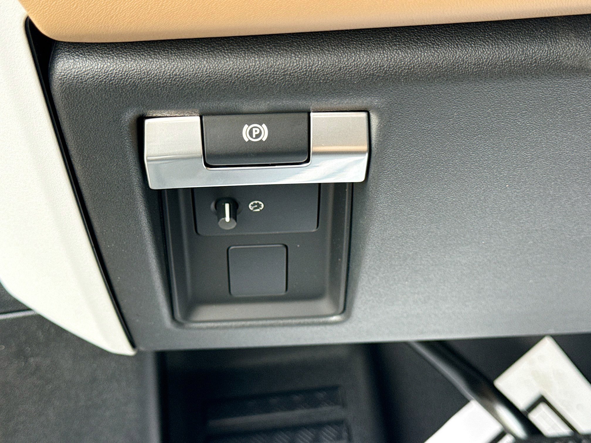 New 2026 Santorini Black Land Rover S image 36