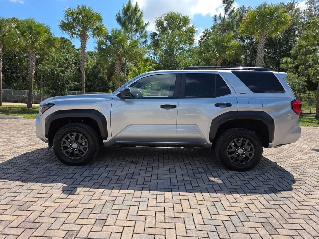 Used 2025  Toyota SR5 image 8
