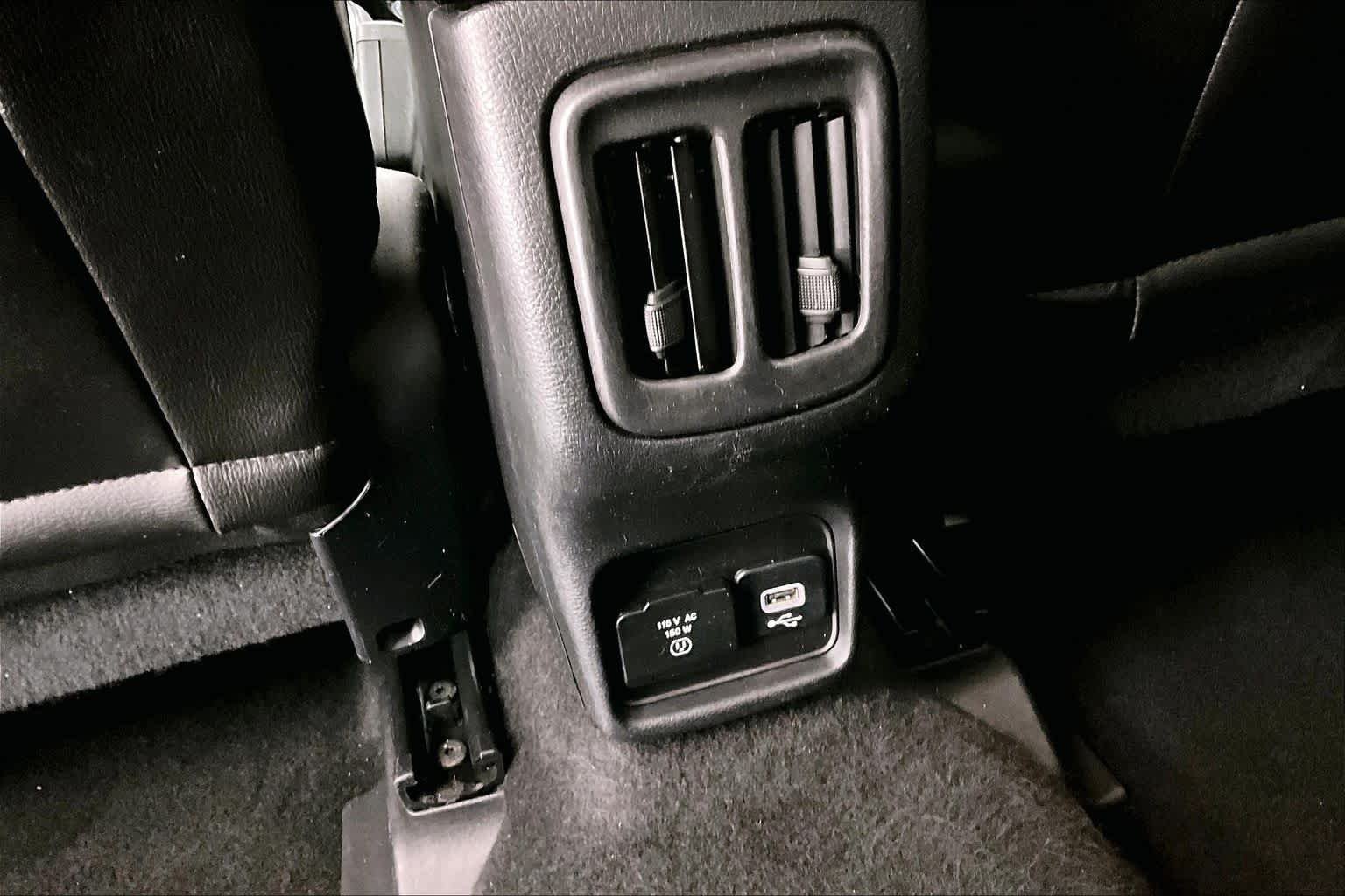 Used 2018 White Clearcoat Jeep Limited image 27