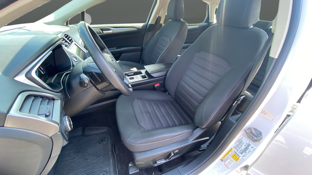 Used 2020 Oxford White Ford SE image 9