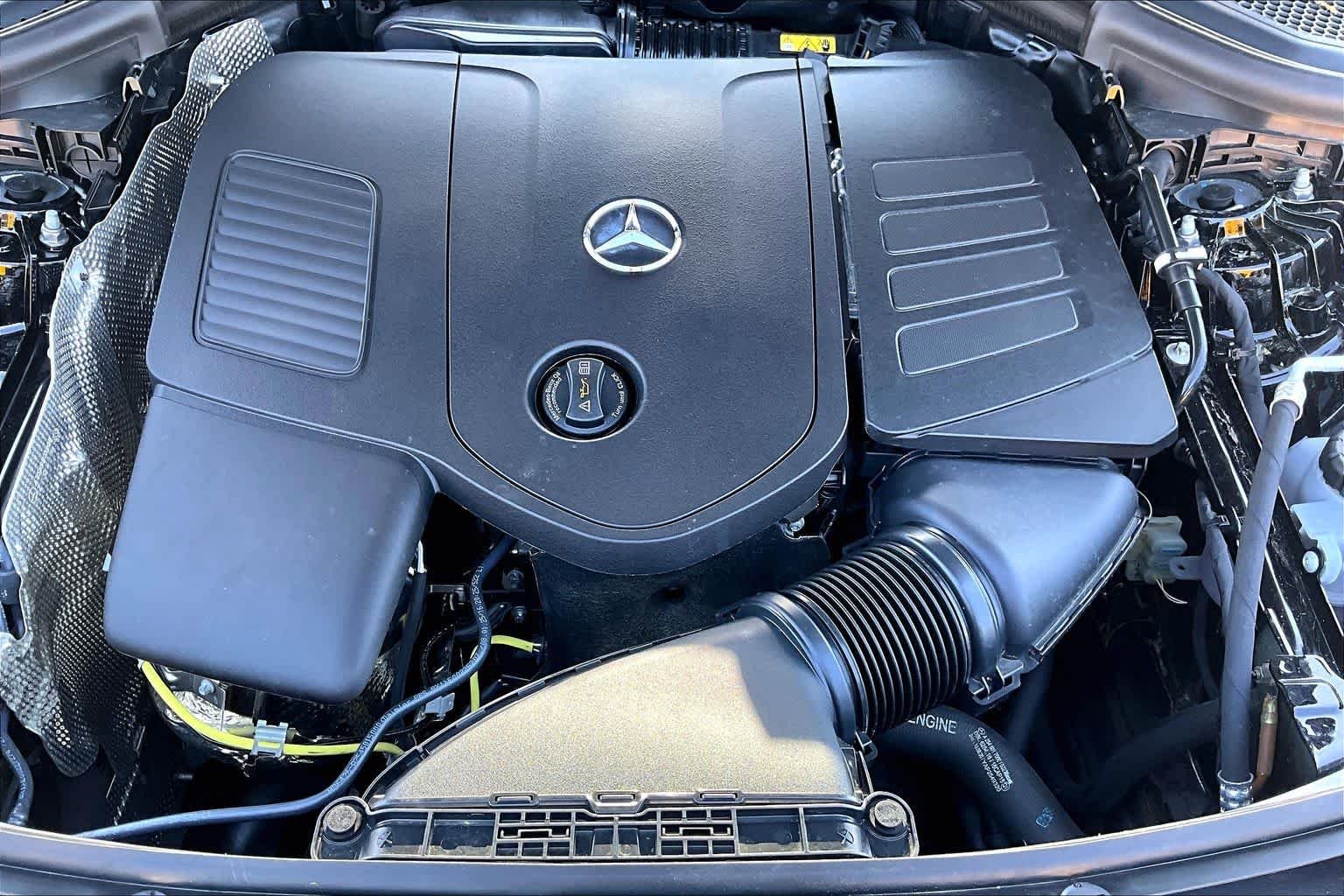 Used 2025 Black Mercedes-Benz GLC 300 image 33