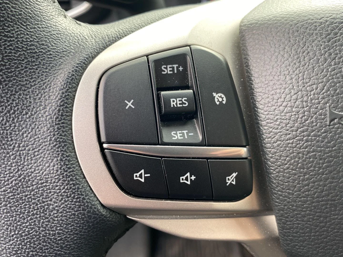 Used 2023 Iconic Silver Ford XLT image 18