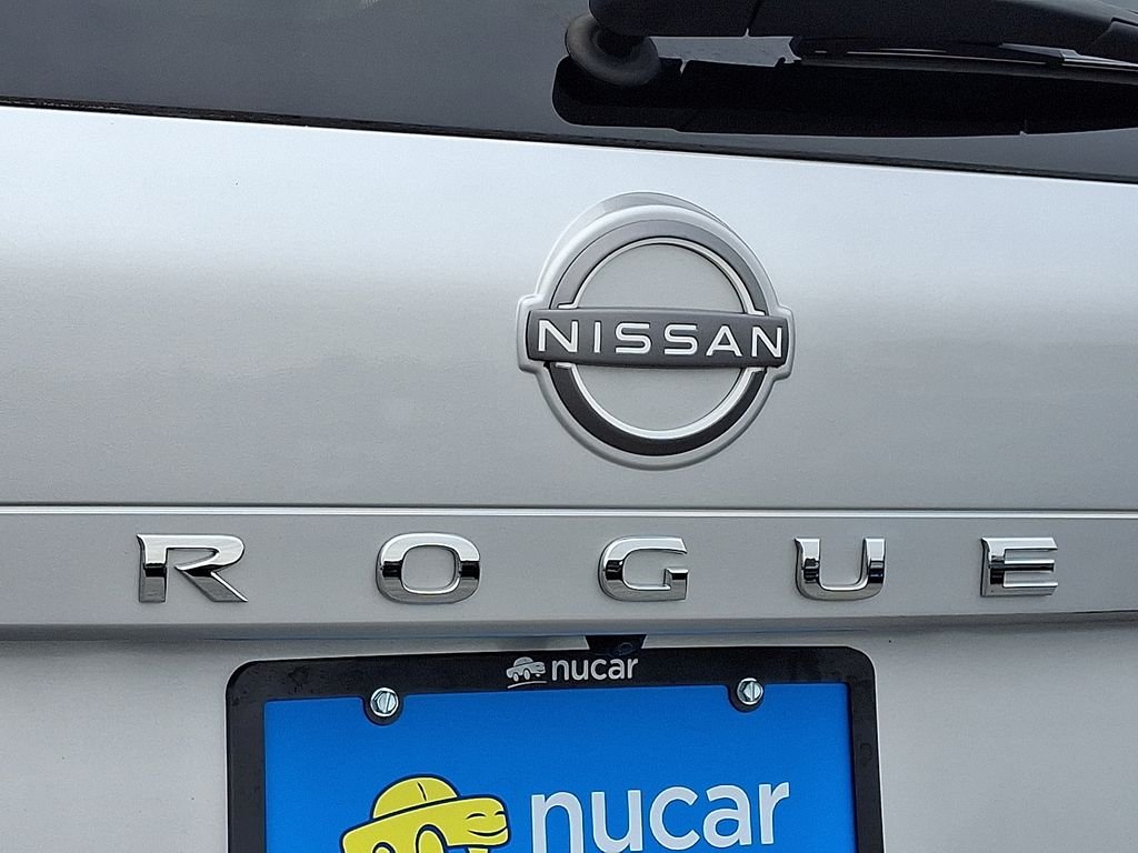 Used 2022 Silver Nissan SV image 28