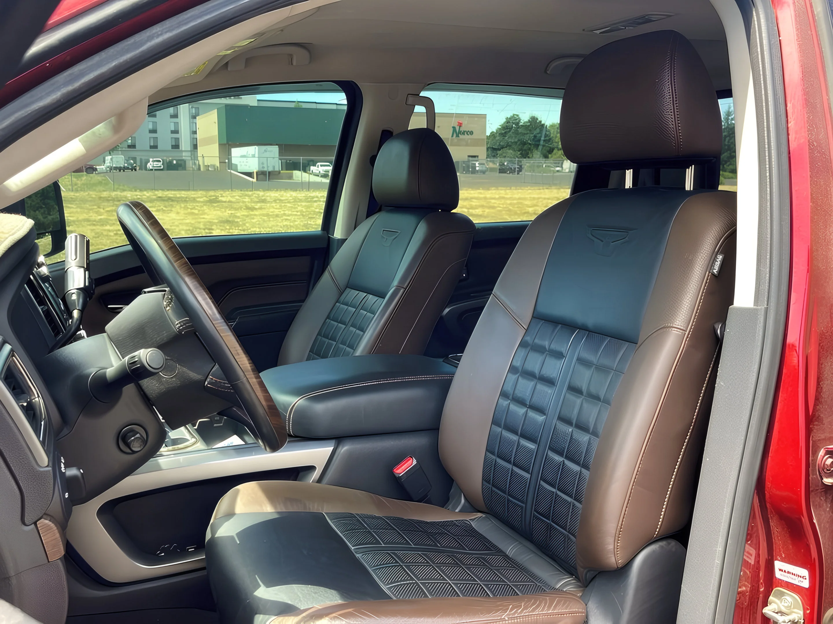 Used 2016 Cayenne Red Nissan Platinum Reserve image 9