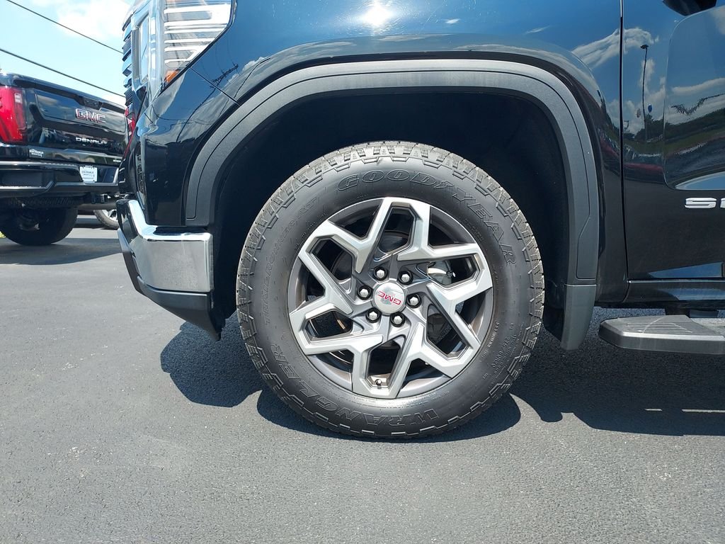 Used 2022 Black GMC SLT image 9