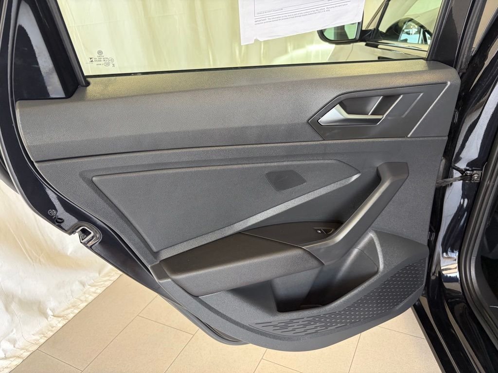 Used 2023 Deep Black Pearl Volkswagen 1.5T SE image 22