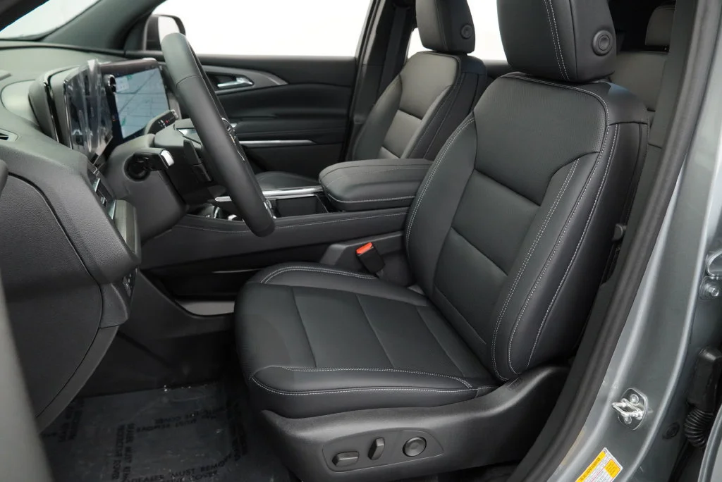 New 2027 Sterling Gray Metallic Chevrolet LT image 7