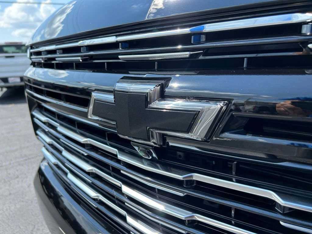 2026 Chevrolet Suburban High Country - Photo 10