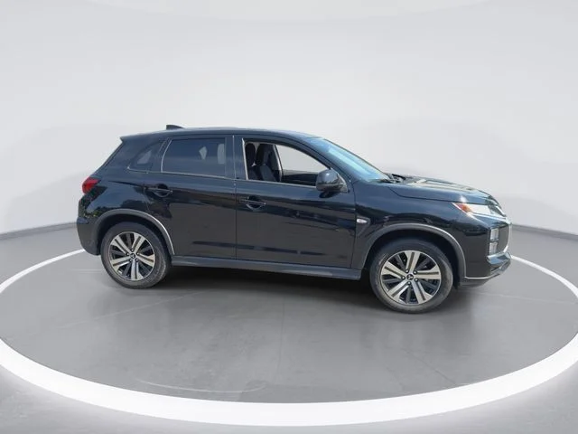 Used 2025 Black Mitsubishi  image 2