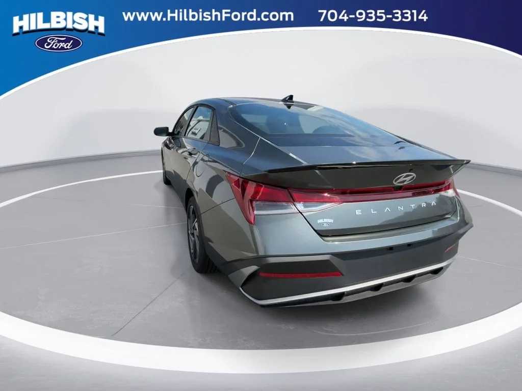 Used 2025 Gray Hyundai SEL Sport image 6