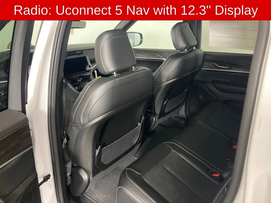 New 2026 Bright White Clear-Coat Exterior Paint Jeep Altitude image 13