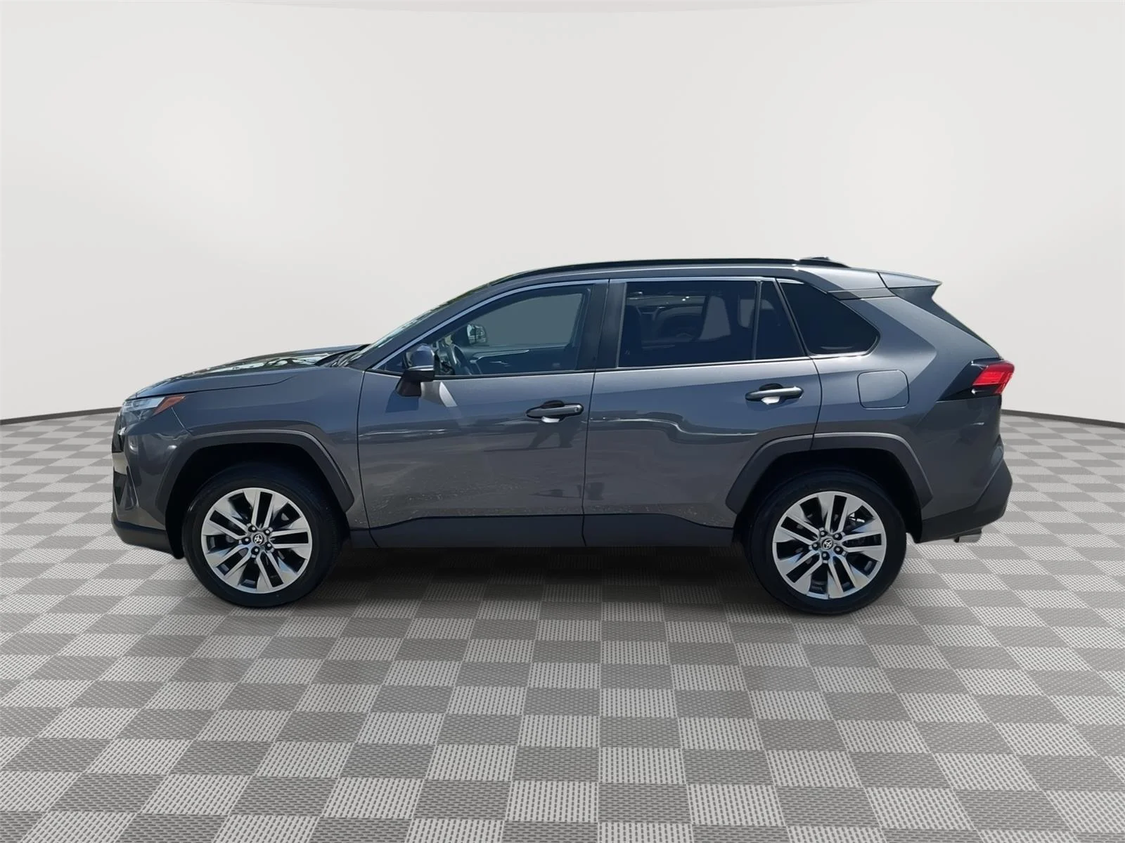Used 2022 Magnetic Gray Metallic Toyota XLE Premium image 24