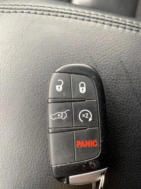 Used 2019 Silver Jeep Overland image 28