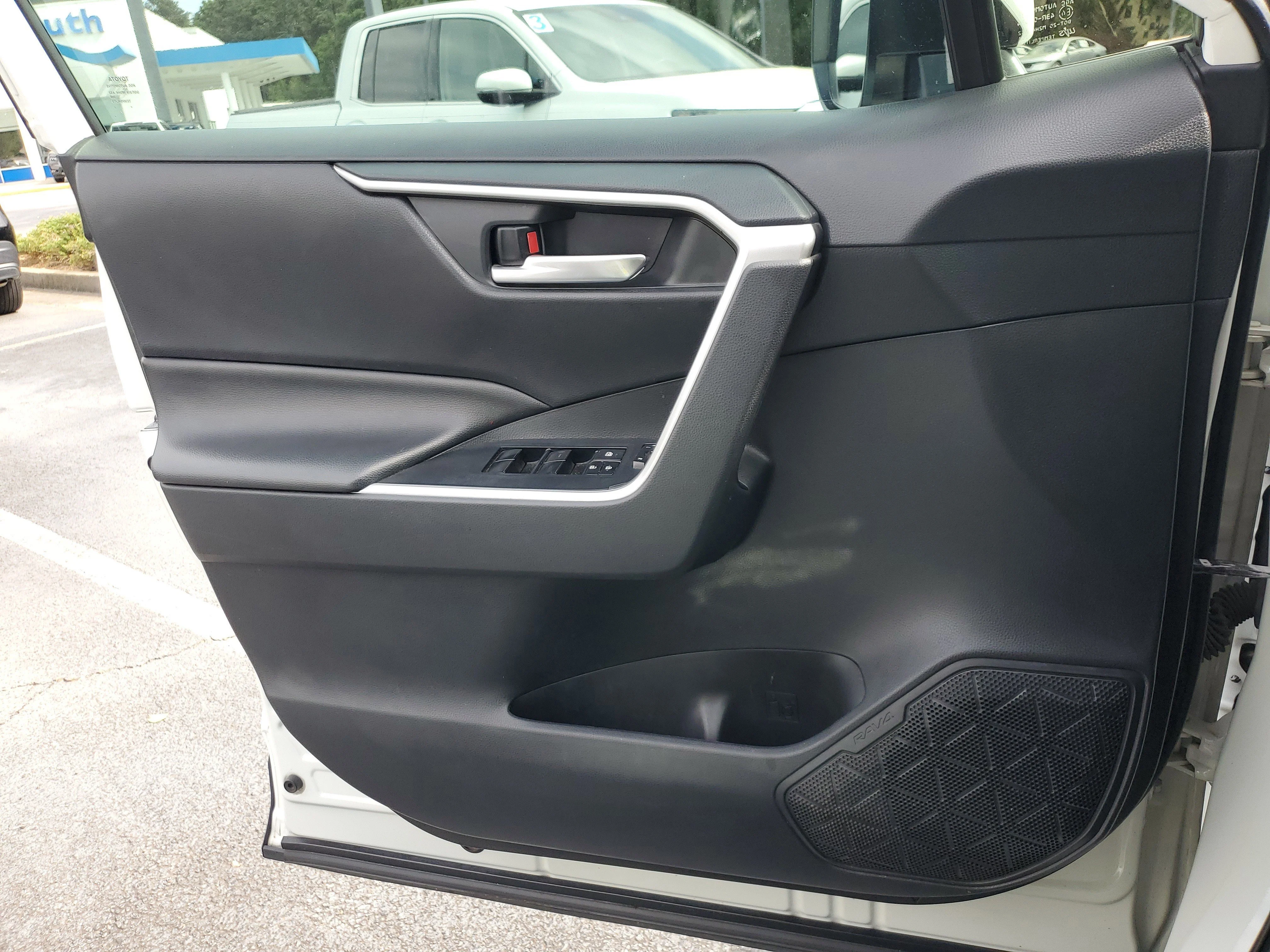 Used 2019 Super White Toyota XLE image 29
