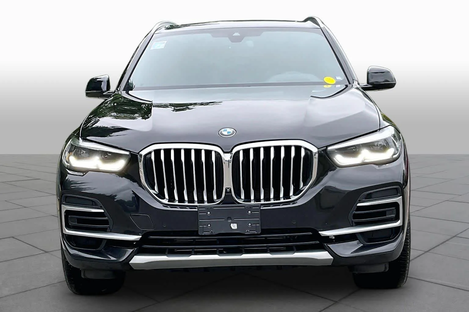 Used 2022 Black Sapphire Metallic BMW xDrive40i image 3