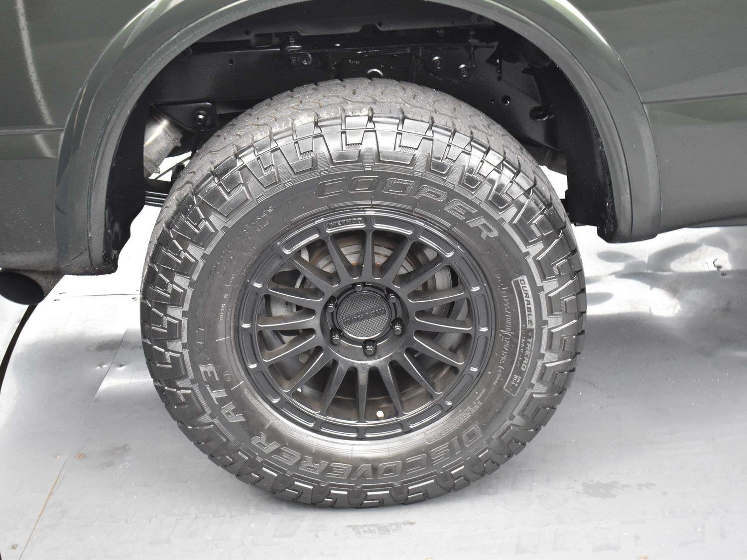 Used 2019 Midnight Pine Metallic Nissan PRO-4X image 33
