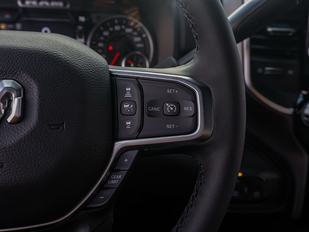 New 2026 Diamond Black Crystal Pearl-Coat Exterior Paint RAM Big Horn Night Edition image 26