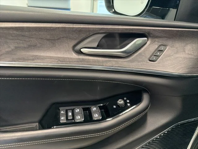 2022 Jeep Grand Cherokee Overland - Photo 34