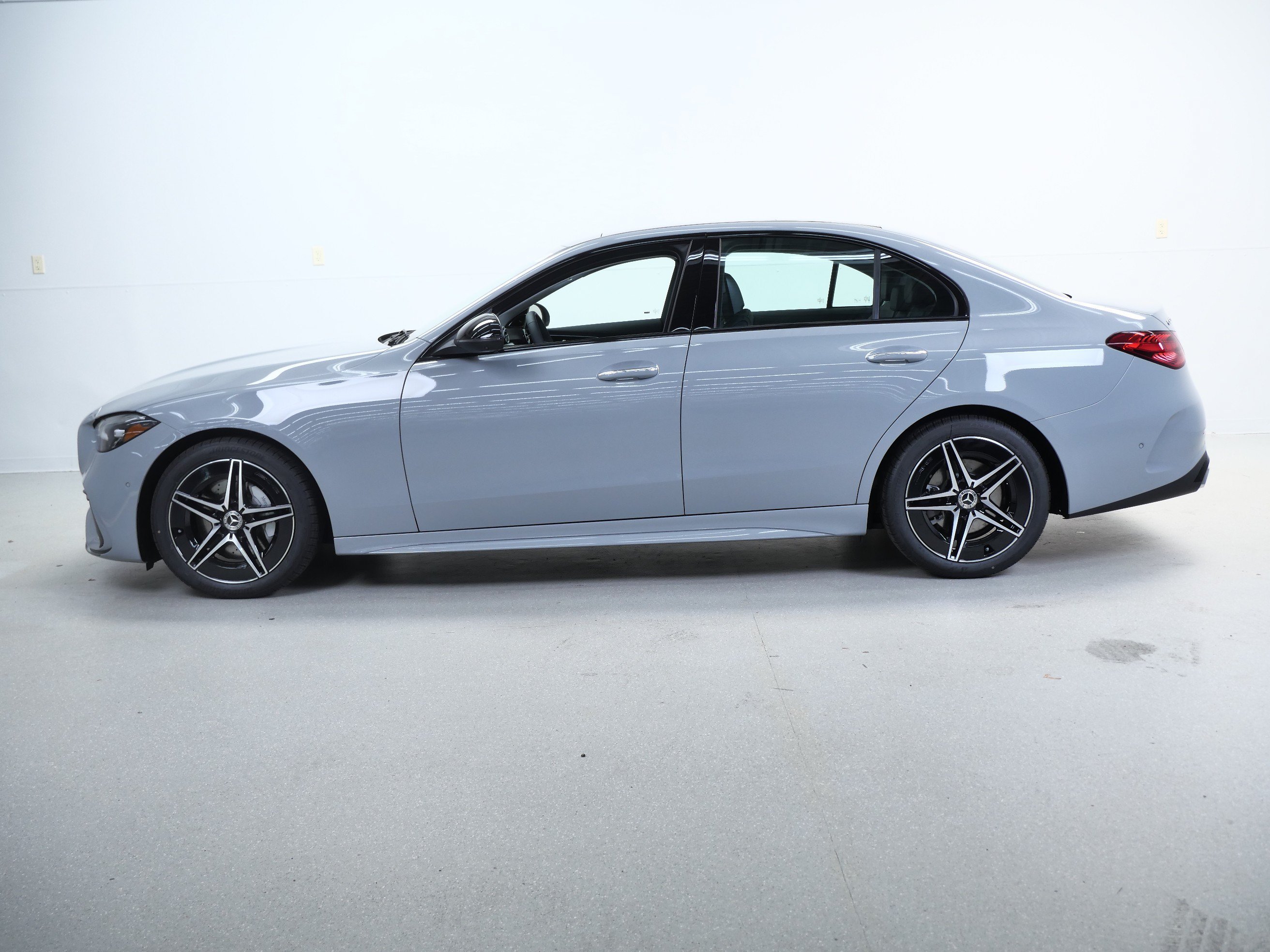 New 2026 MANUFAKTUR Alpine Grey Mercedes-Benz C 300 image 5