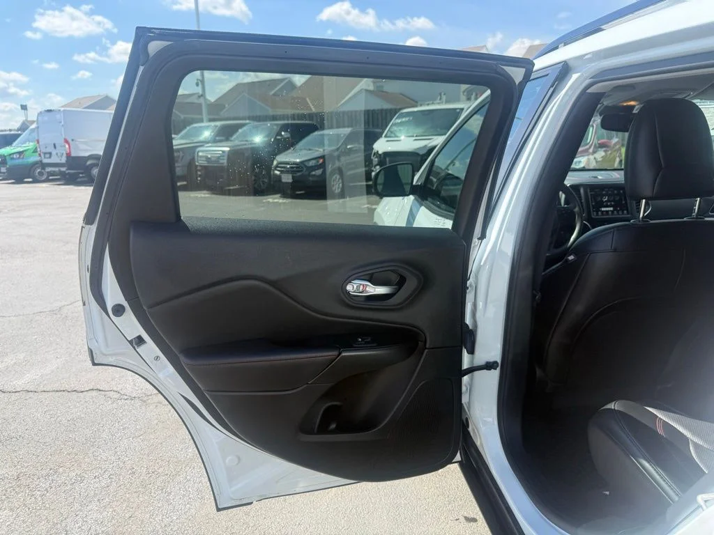 Used 2022 White Jeep Trailhawk image 38