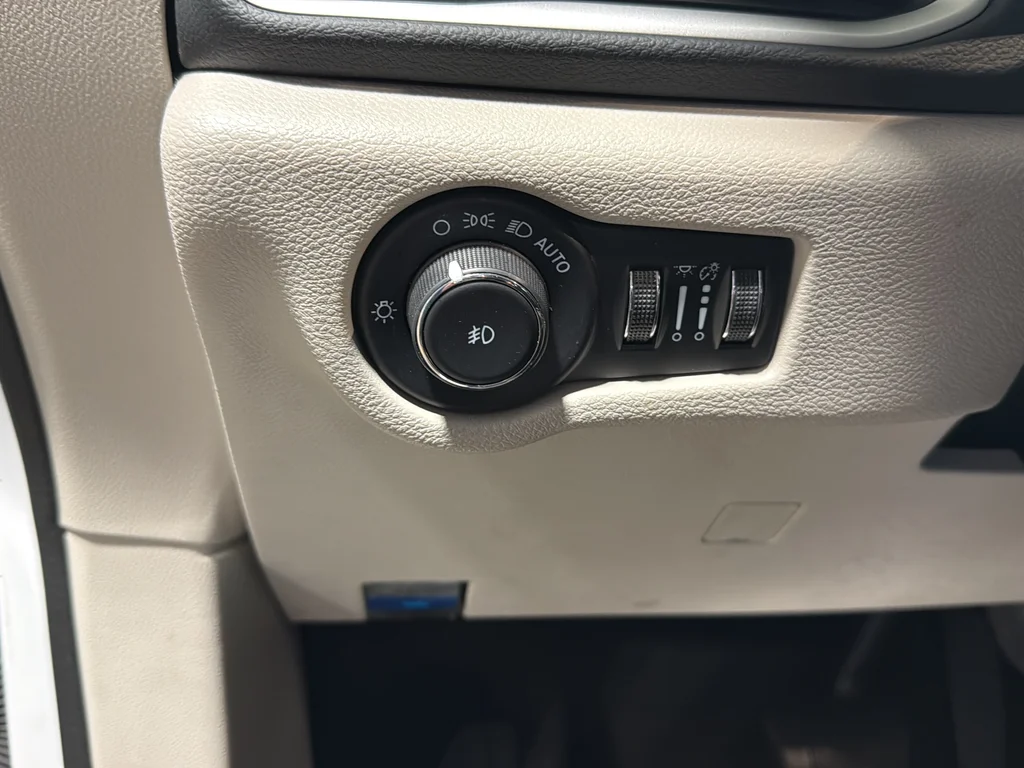 Used 2023 White Chrysler Touring L image 21