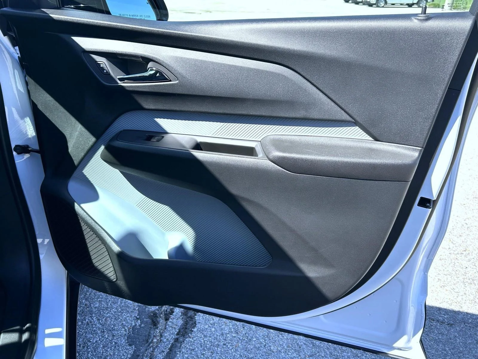 New 2027 Summit White Chevrolet LT image 16