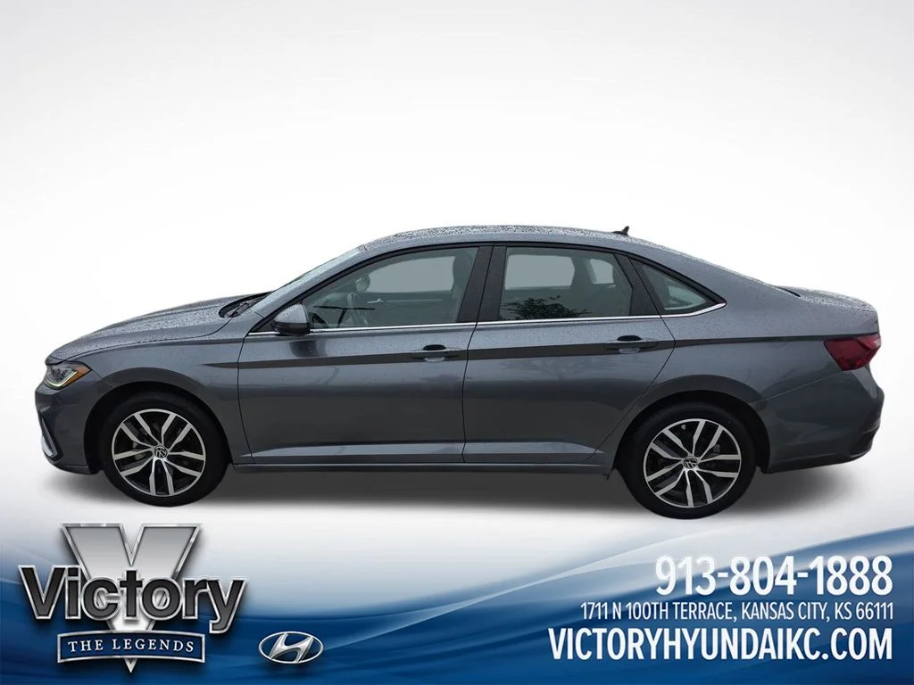 Used 2025  Volkswagen 1.5T SE image 2