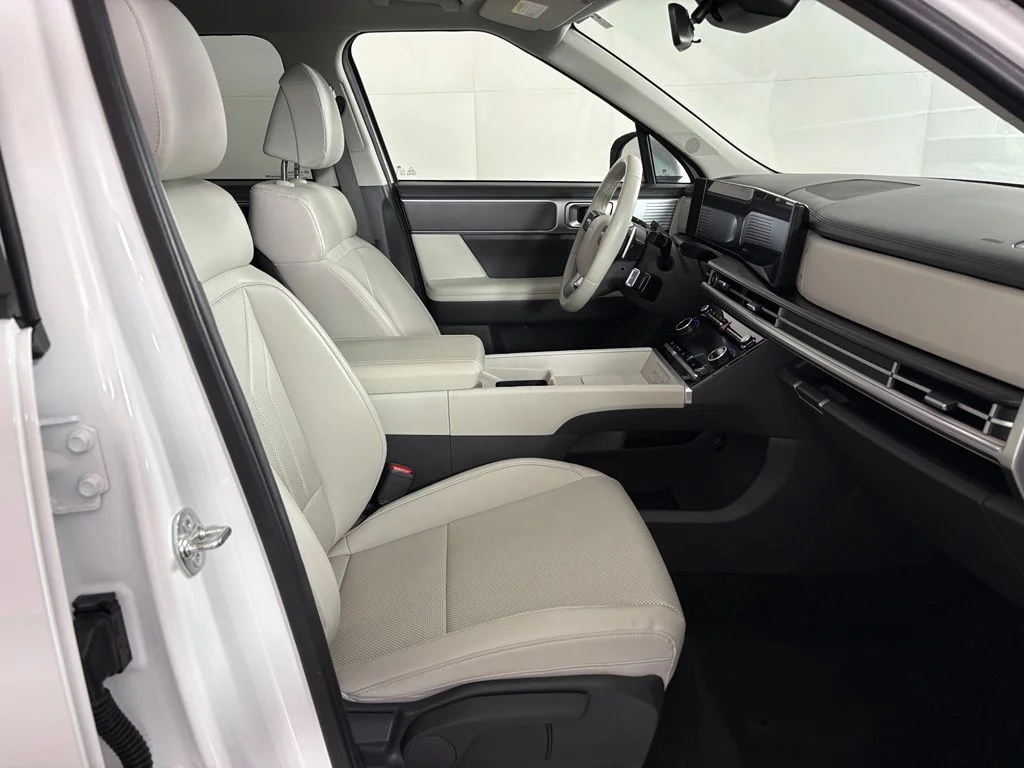 Used 2025 White Hyundai SEL image 44