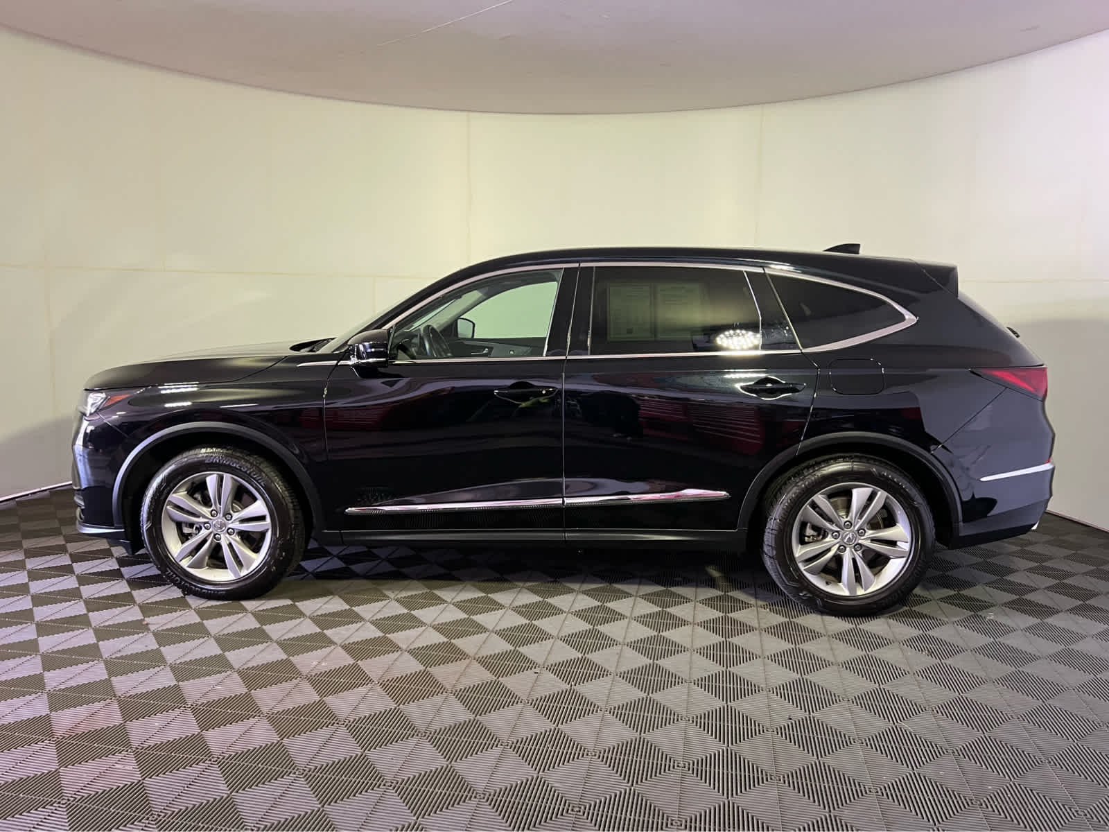 Certified Used 2025 Majestic Black Pearl Acura  image 4
