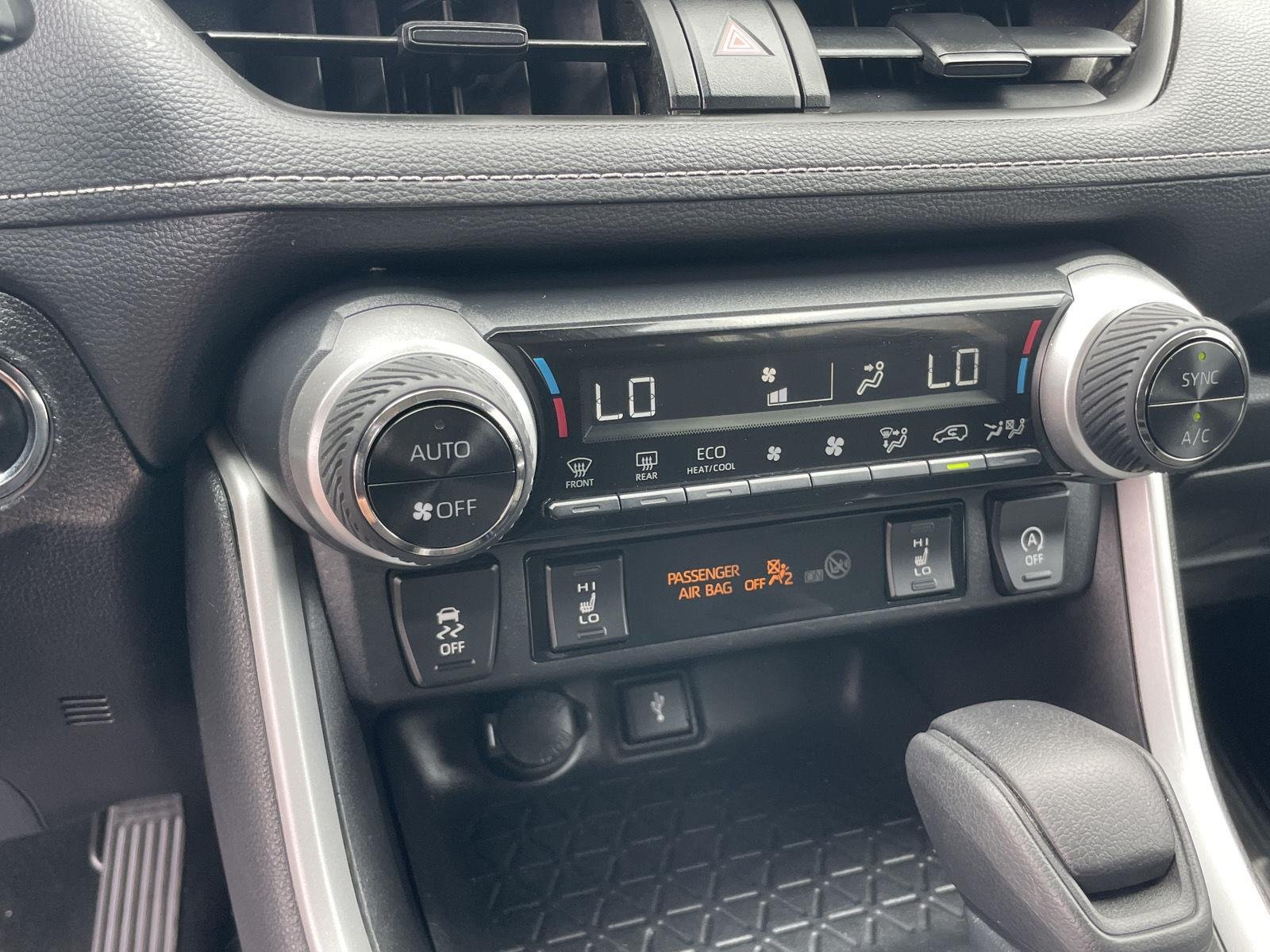 2022 Toyota RAV4 XLE - Photo 33