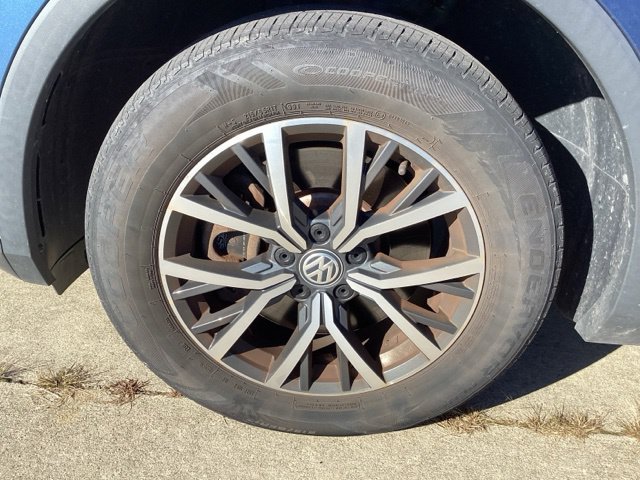 Certified Used 2019 Silk Blue Metallic Volkswagen 2.0T SE image 6