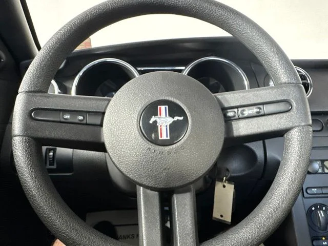 Used 2005 Red Ford V6 image 16