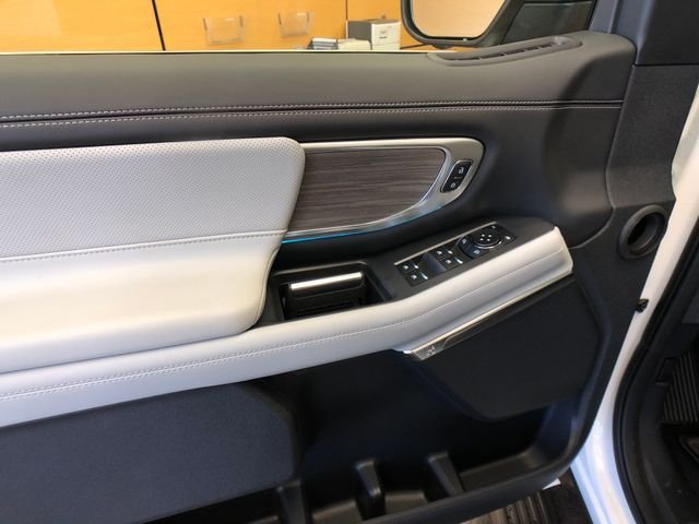 New 2026 Star White Metallic Tri-Coat Ford Platinum® image 12