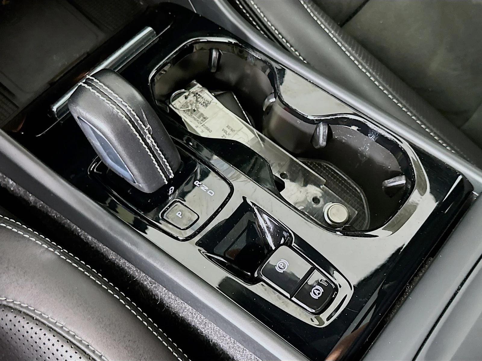 Used 2021 Black Volvo R-Design image 16