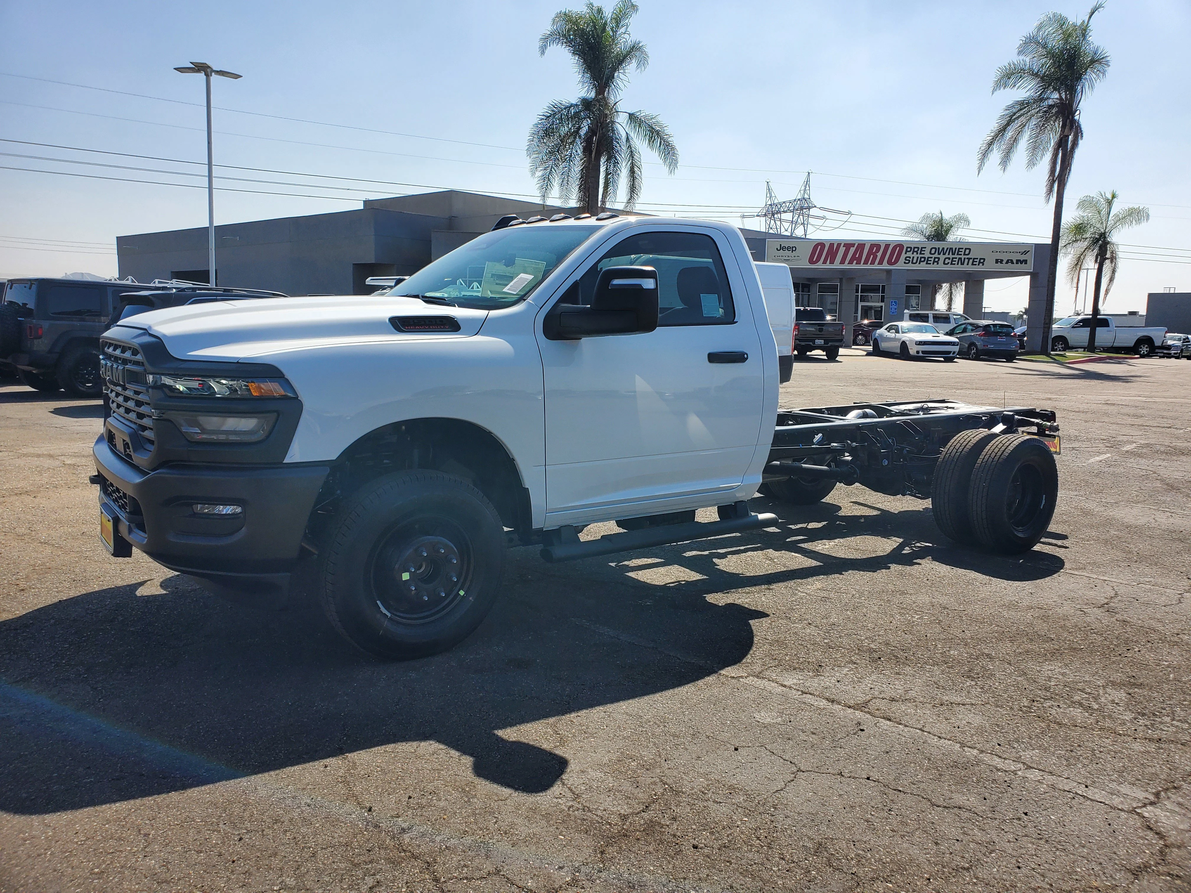 New 2026 Bright White Clear-Coat Exterior Paint RAM Tradesman image 8
