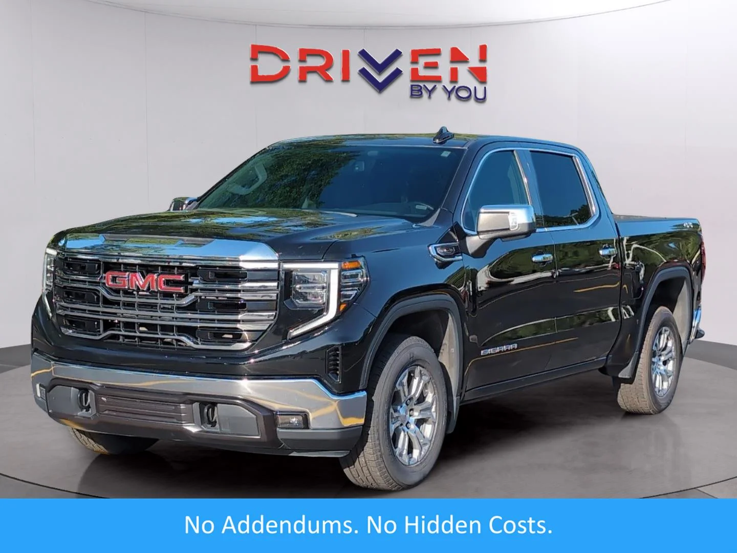 Used 2024 Onyx Black GMC SLT image 1