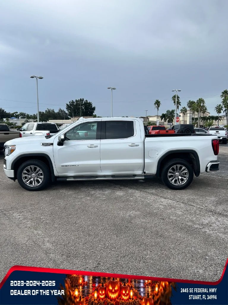 Used 2021 WHITE FROST TRICOAT GMC Denali image 2