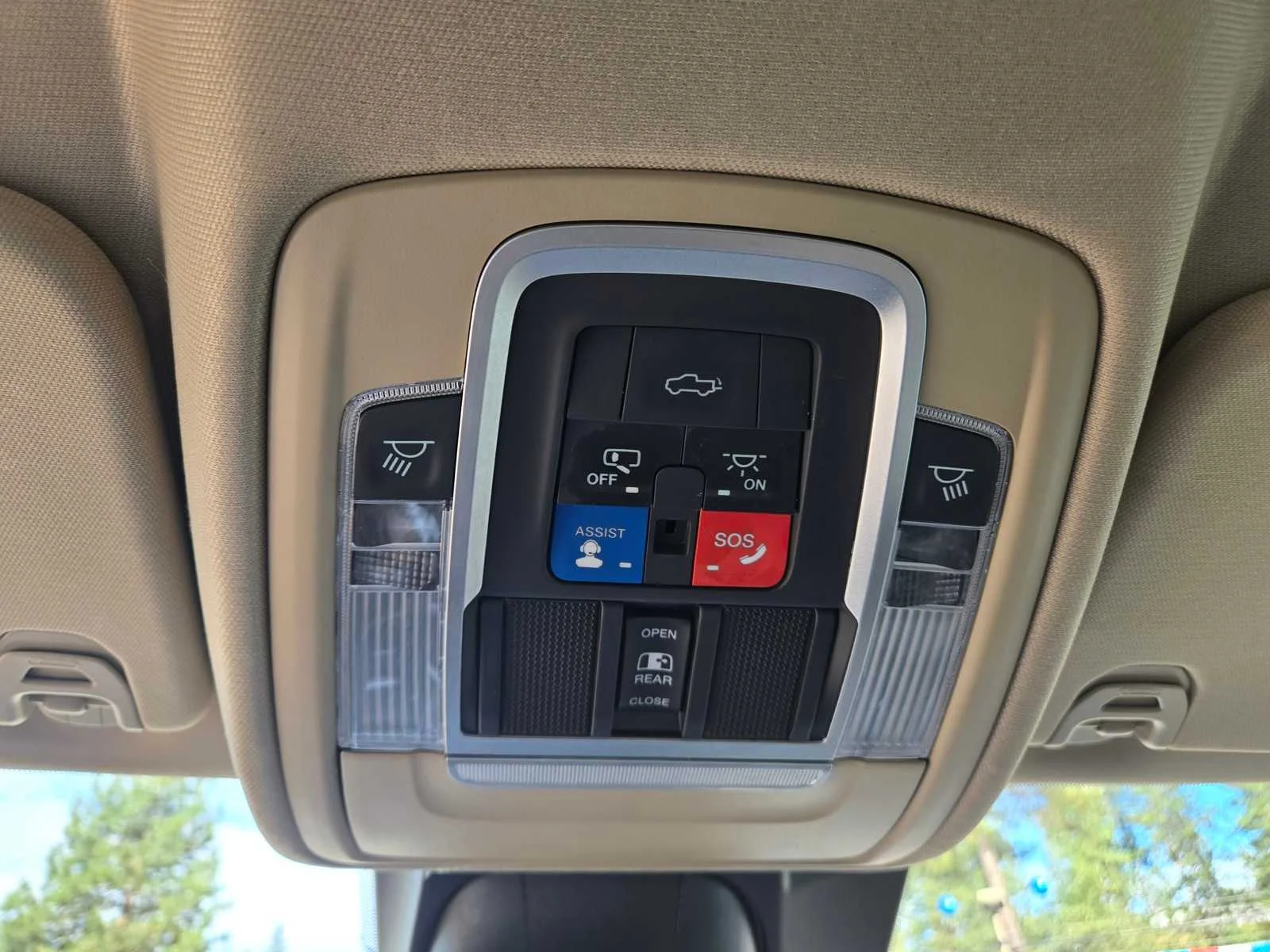 Used 2021  Ram Laramie image 19