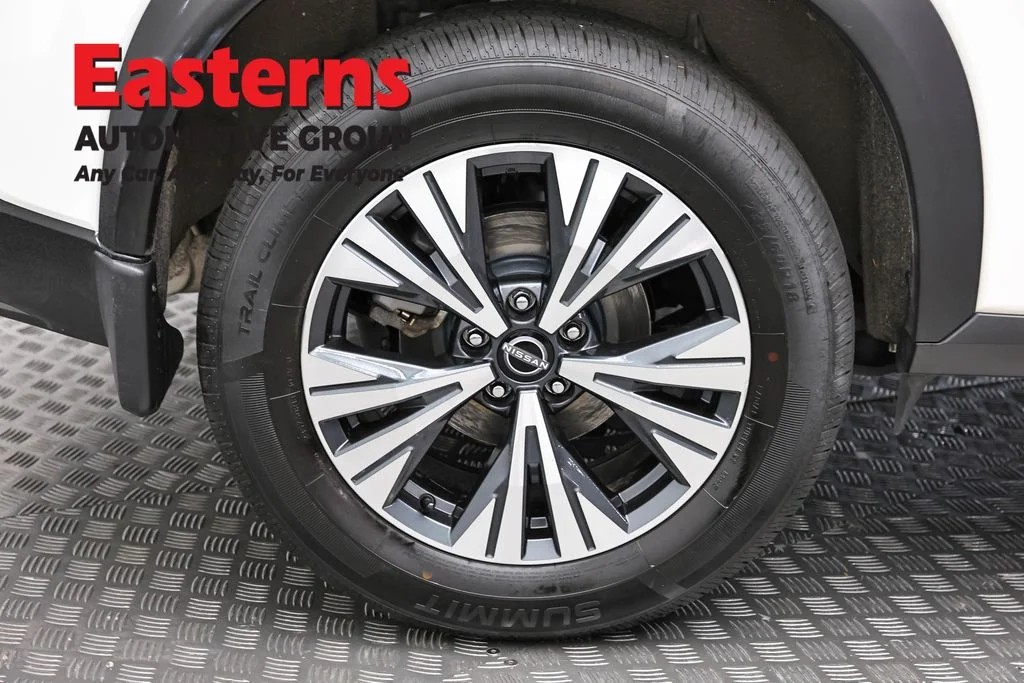 Used 2023 White Nissan SV image 30