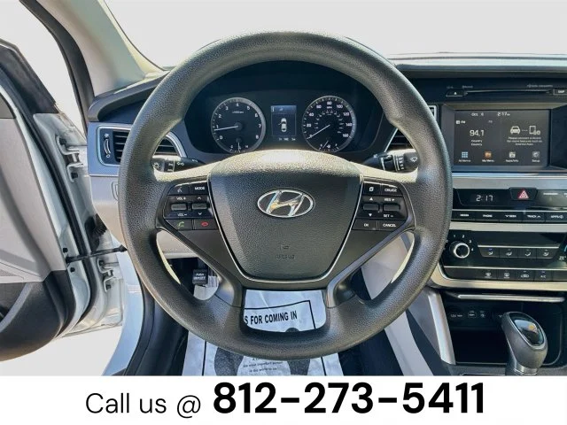 Used 2016 White Hyundai SE image 11