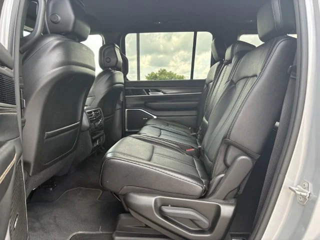 2024 Jeep Wagoneer Series II - Photo 11