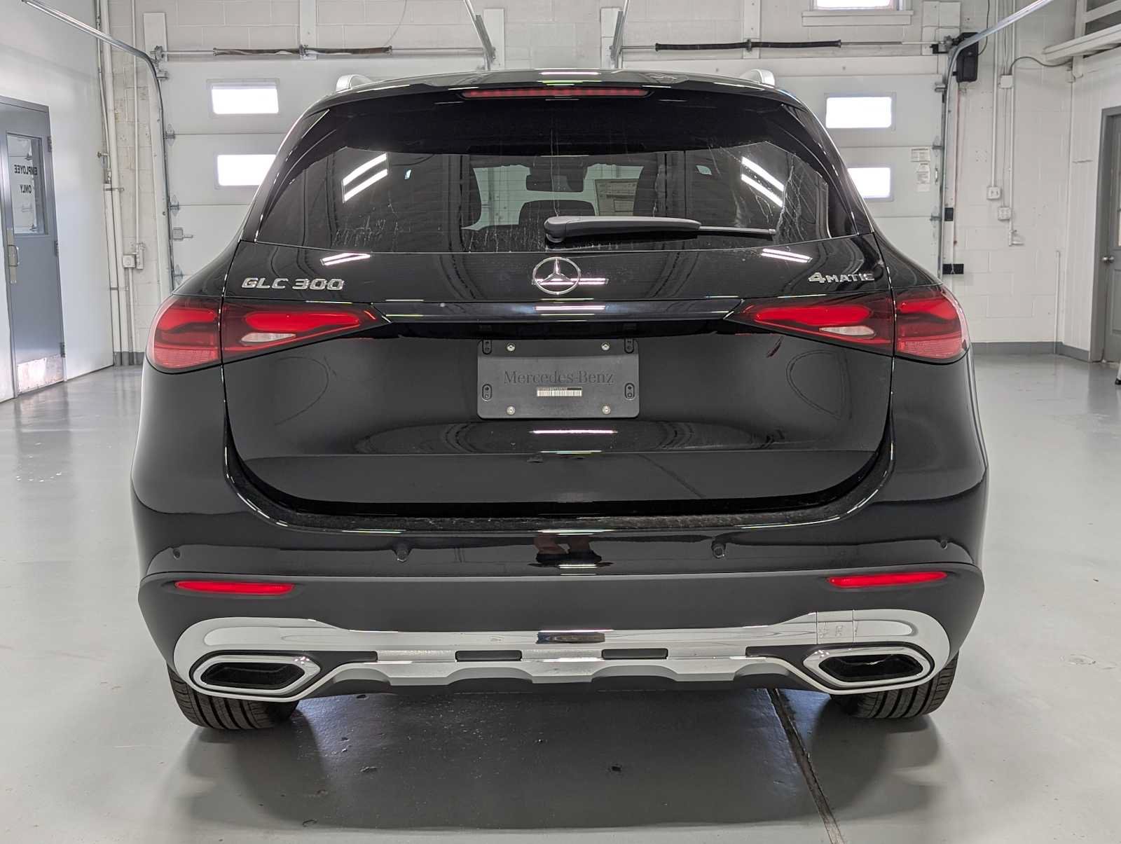 New 2026 Black Mercedes-Benz GLC 300 image 8
