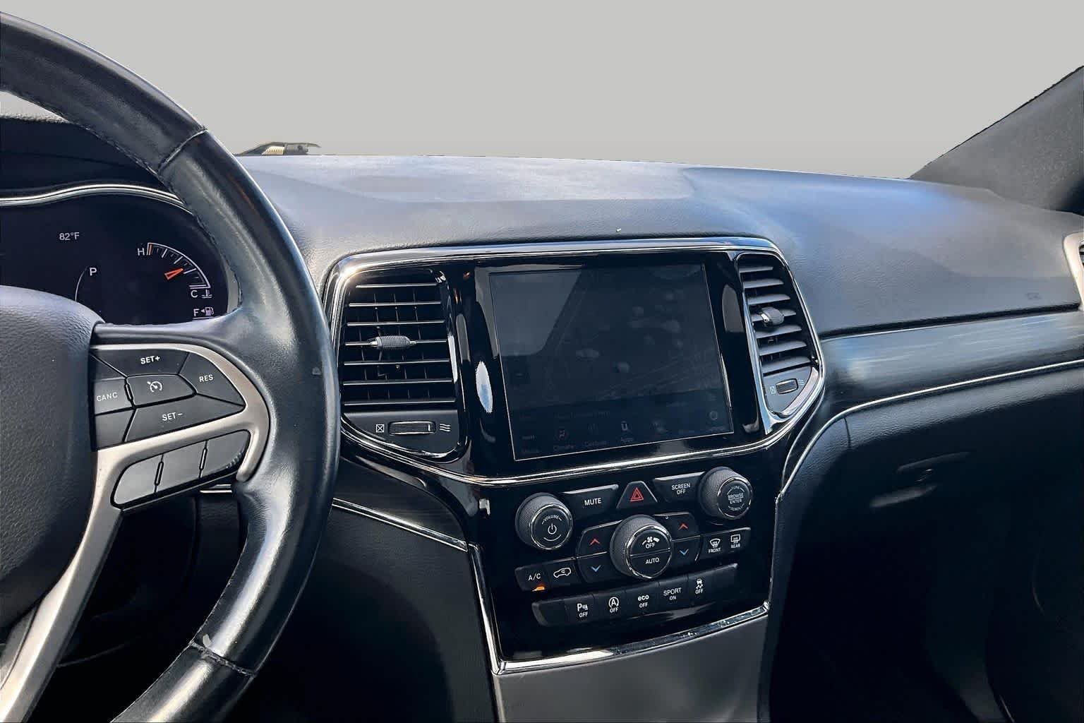 Used 2020 Diamond Black Crystal Pearlcoat Jeep Limited image 7