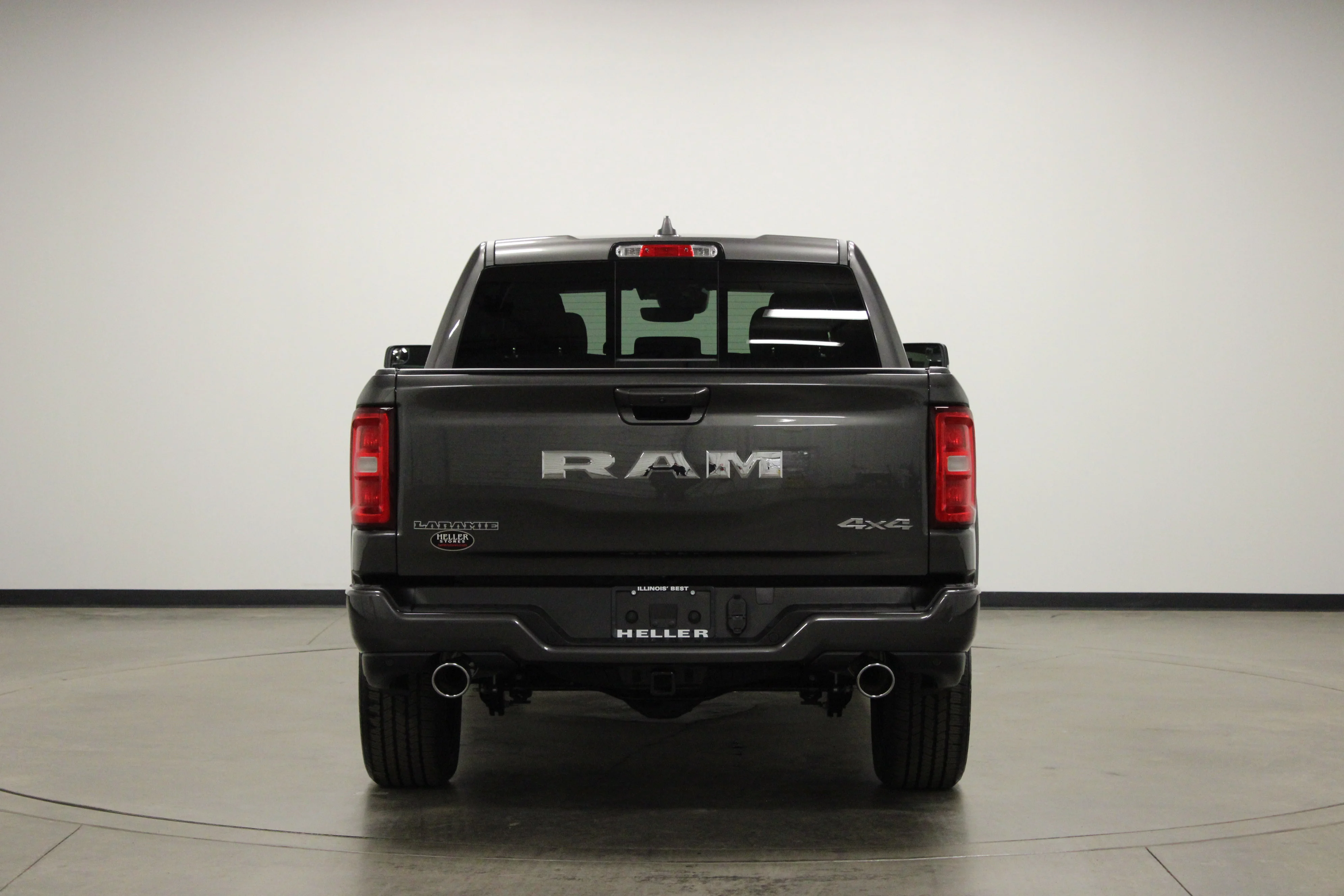 New 2026 Granite Crystal Metallic Clear-Coat Exterior Paint RAM Laramie image 7