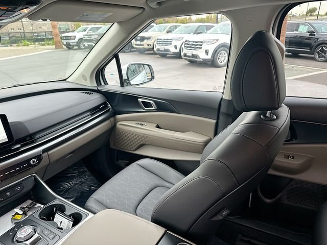 Certified Used 2026 Snow White Pearl Kia LXS image 23
