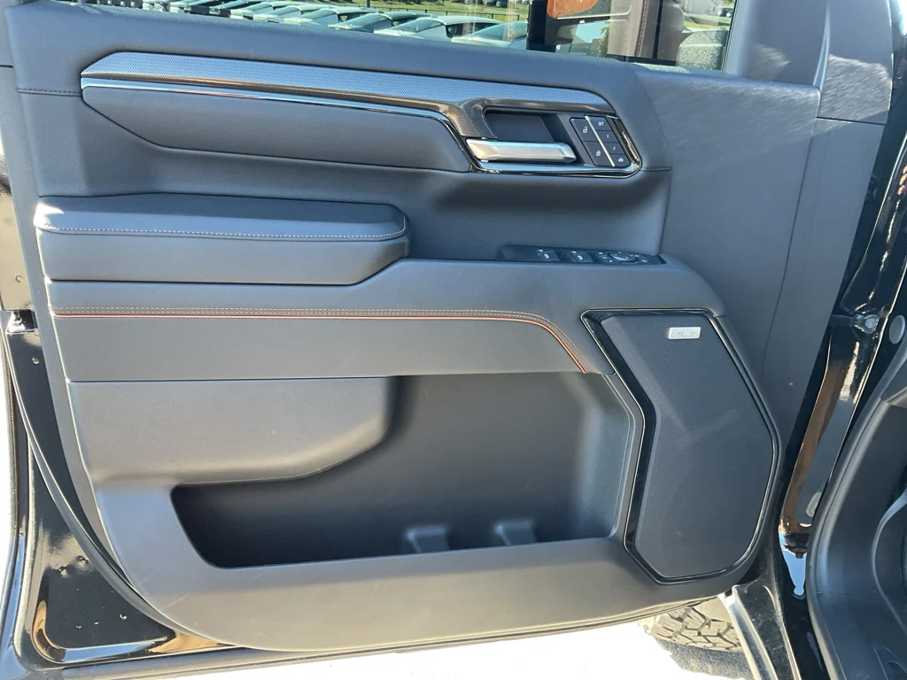 Used 2025 Onyx Black GMC AT4 image 23