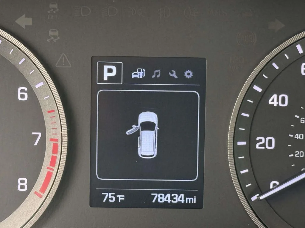 Used 2018 White Hyundai Value image 28