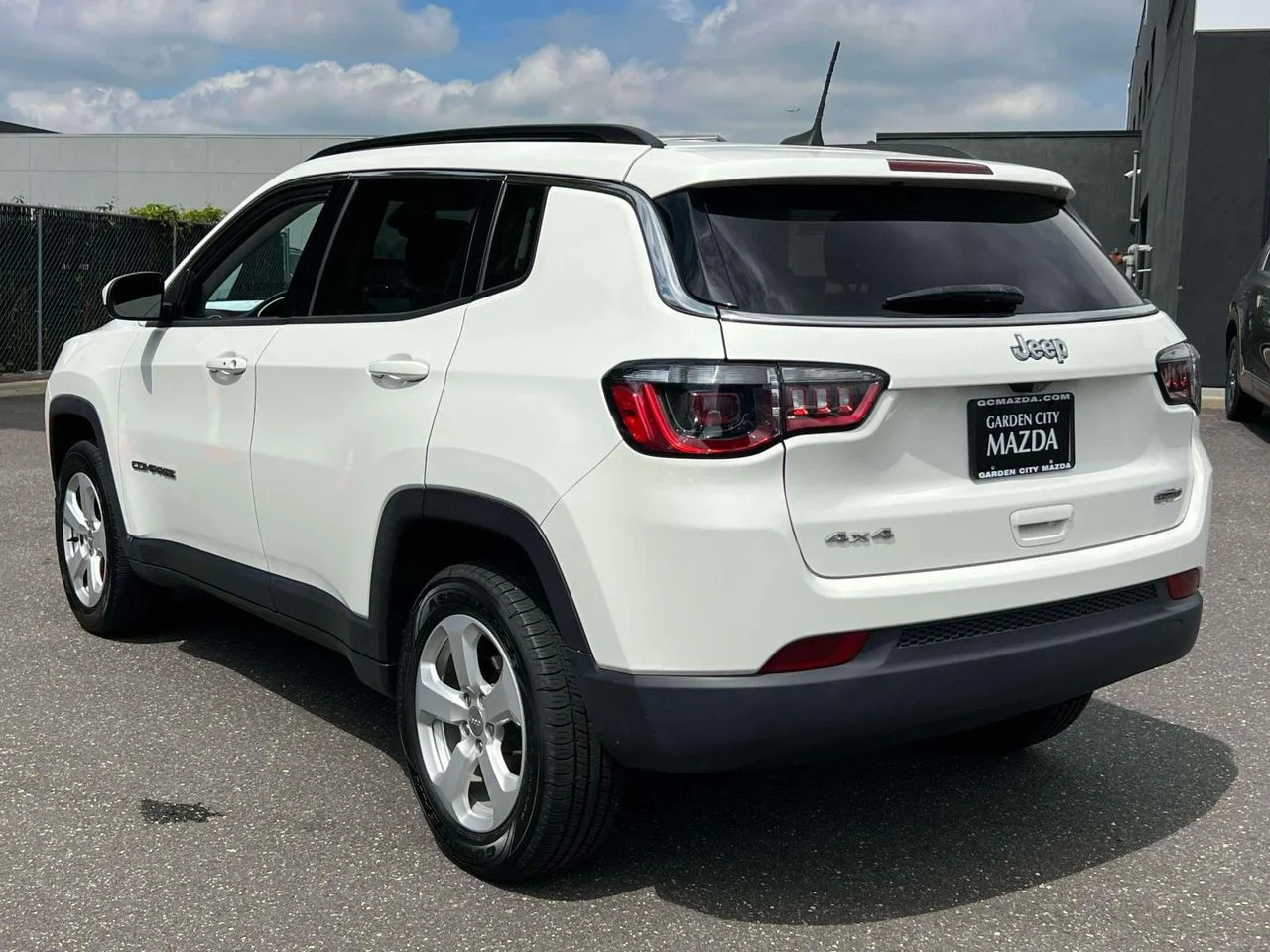 Used 2021 White Clearcoat Jeep Latitude 4x4 image 8