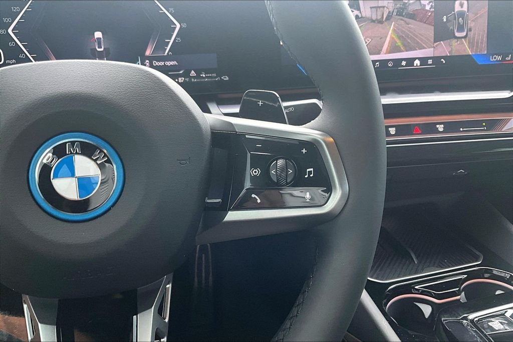 Used 2026 White BMW 550e xDrive image 10